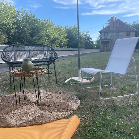 Jolie Cabane Avec Jacuzzi Pour Les Amoureux De La Nature Tullins Exterior photo