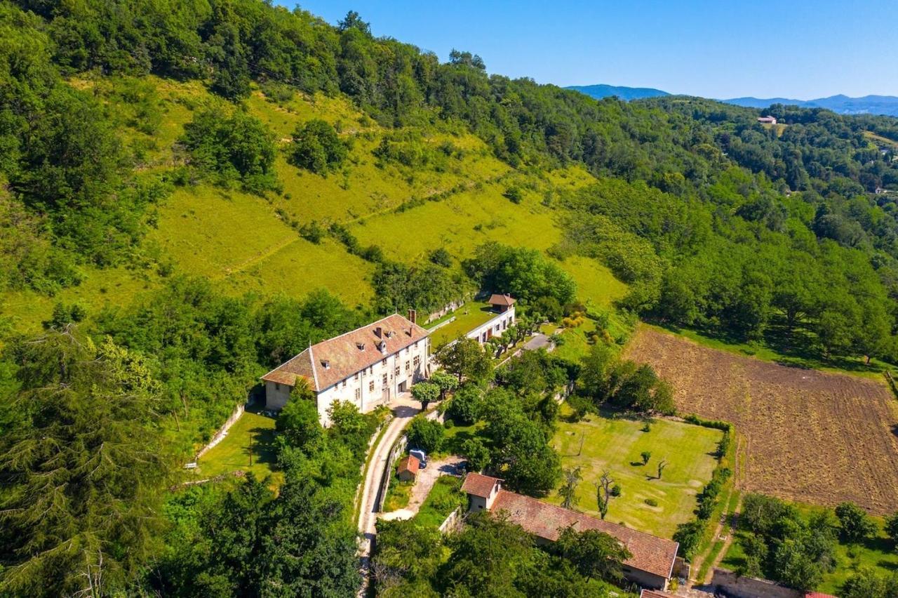 Jolie Cabane Avec Jacuzzi Pour Les Amoureux De La Nature Tullins Exterior photo