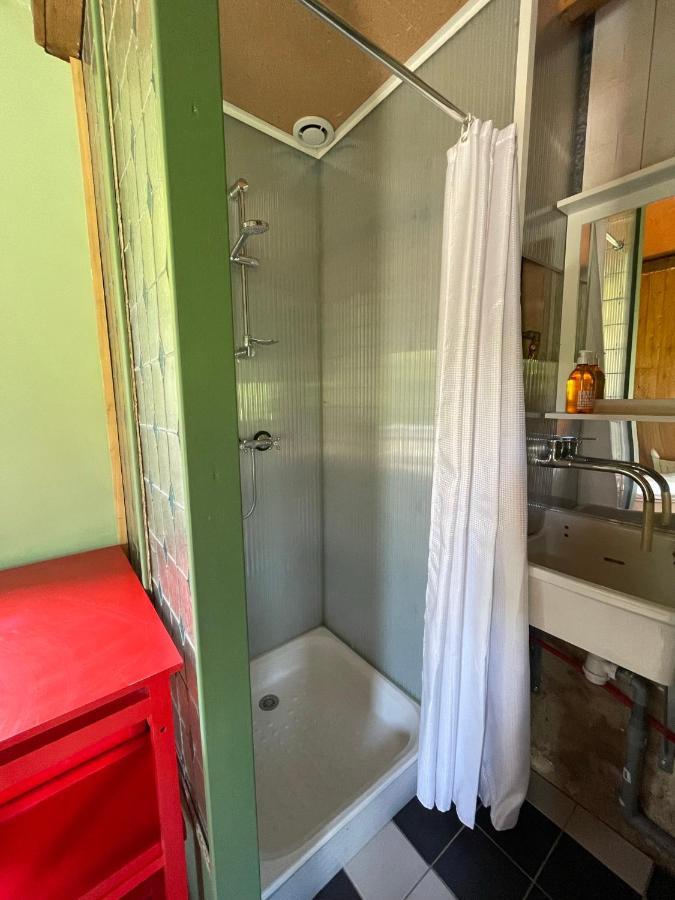 Jolie Cabane Avec Jacuzzi Pour Les Amoureux De La Nature Tullins Exterior photo