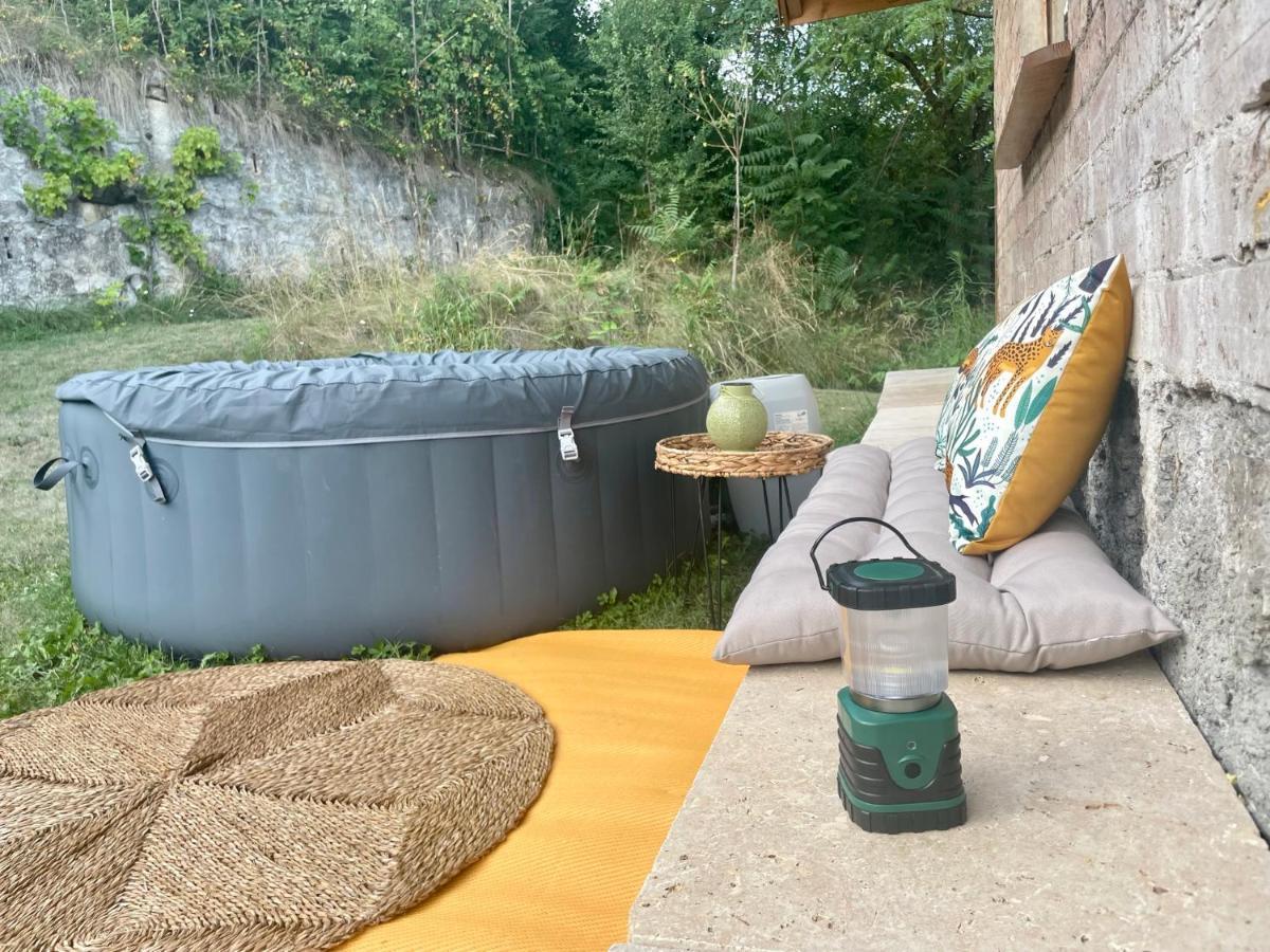 Jolie Cabane Avec Jacuzzi Pour Les Amoureux De La Nature Tullins Exterior photo