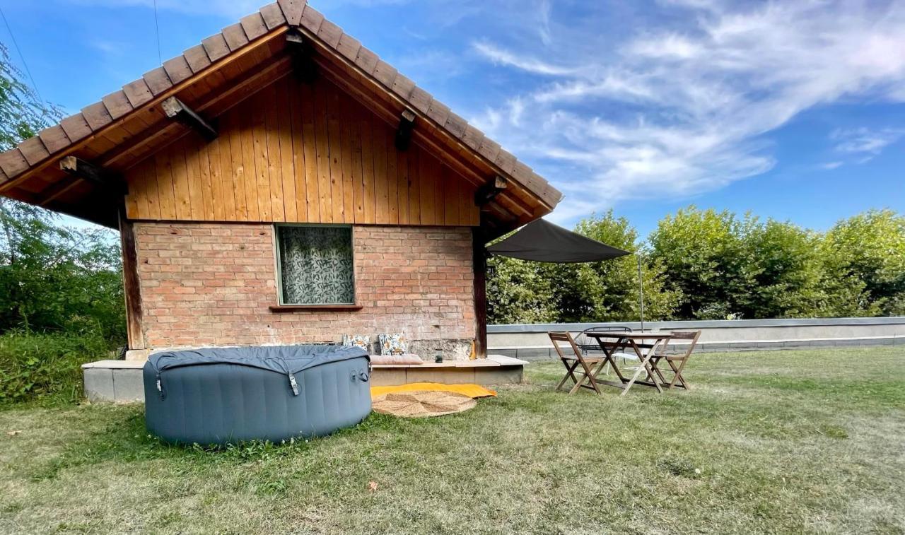Jolie Cabane Avec Jacuzzi Pour Les Amoureux De La Nature Tullins Exterior photo