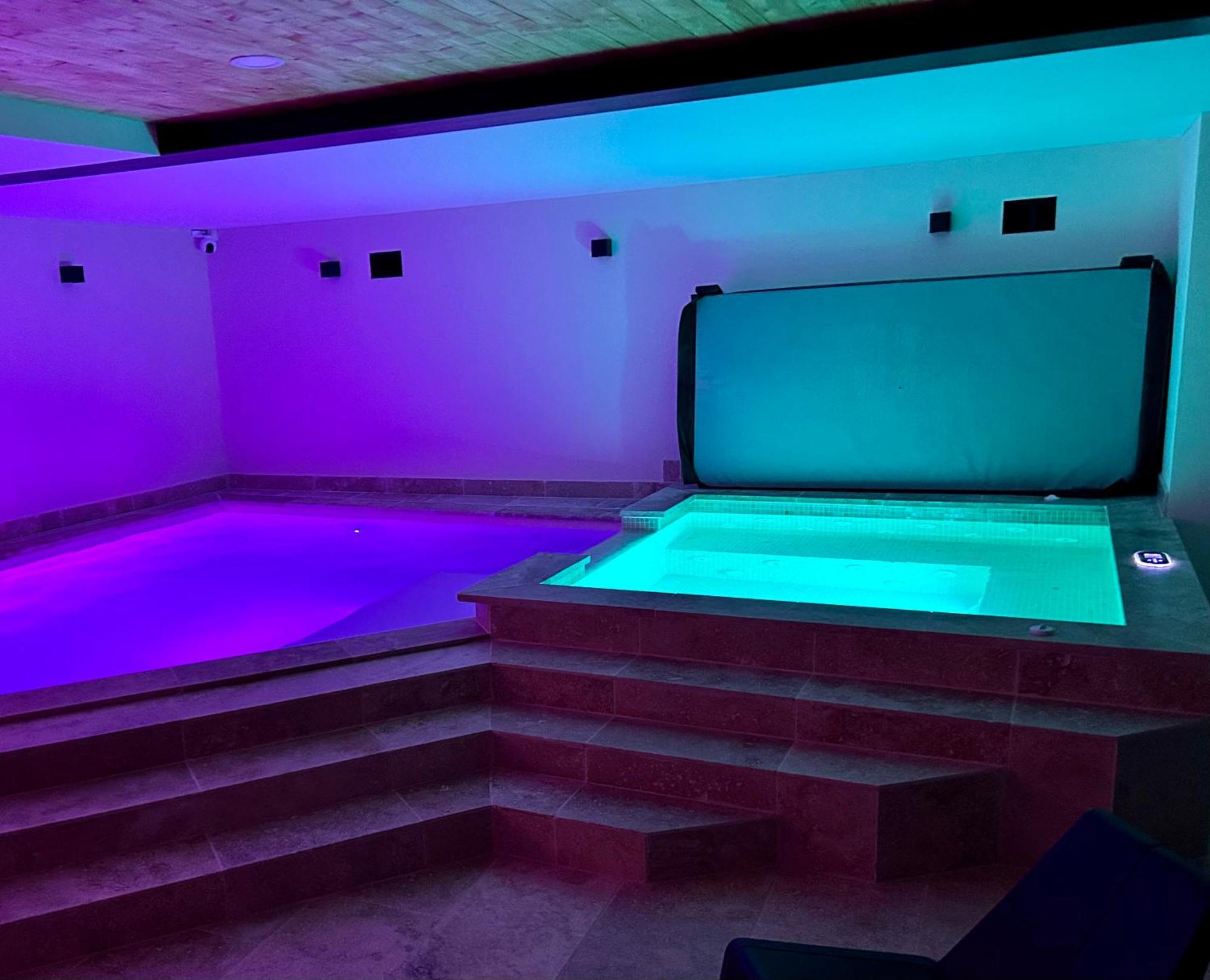 Jolie Cabane Avec Jacuzzi Pour Les Amoureux De La Nature Tullins Exterior photo